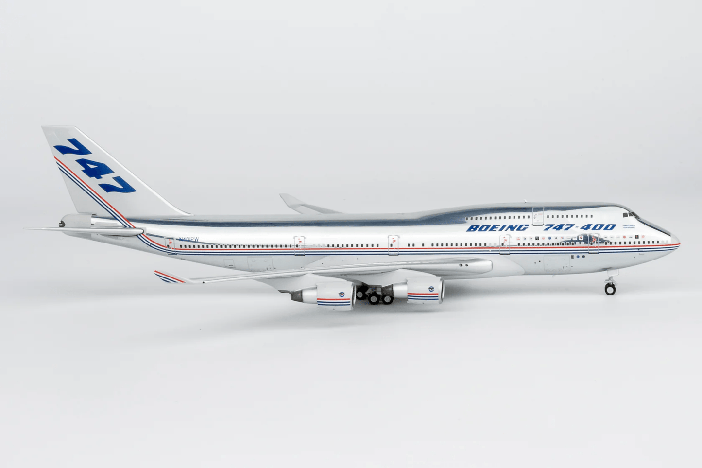 NG Models 04010 1:400 The Boeing Company 747 - 400 N401PW (Boeing house colors)