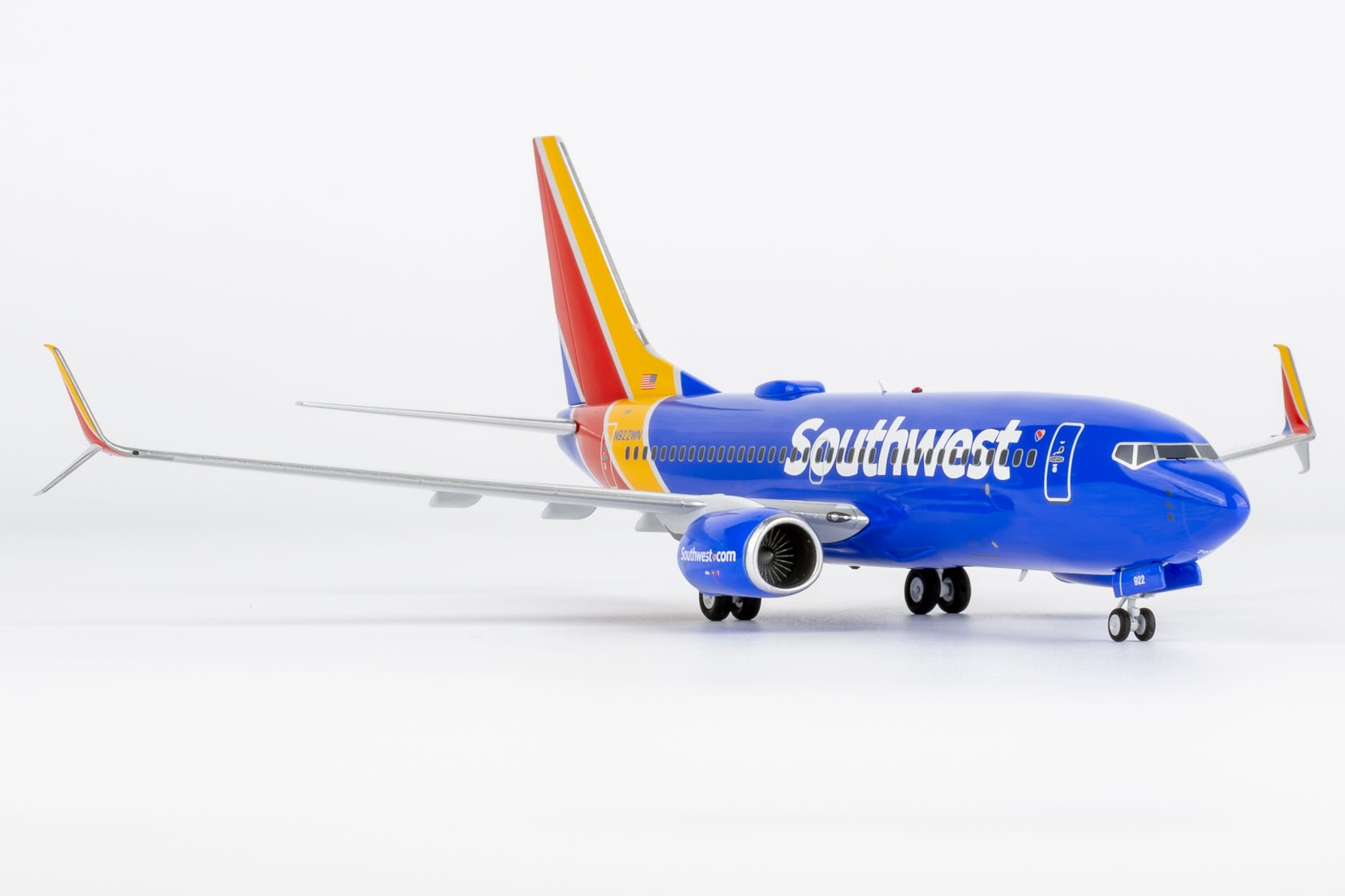 NG Models 05022 1:200 Southwest Airlines 737 - 700/w N922WN (heart livery; with scimitar winglets)