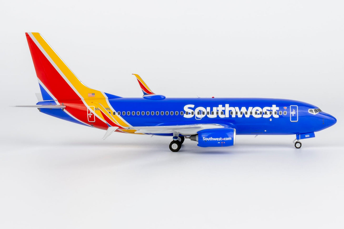 NG Models 05022 1:200 Southwest Airlines 737 - 700/w N922WN (heart livery; with scimitar winglets)