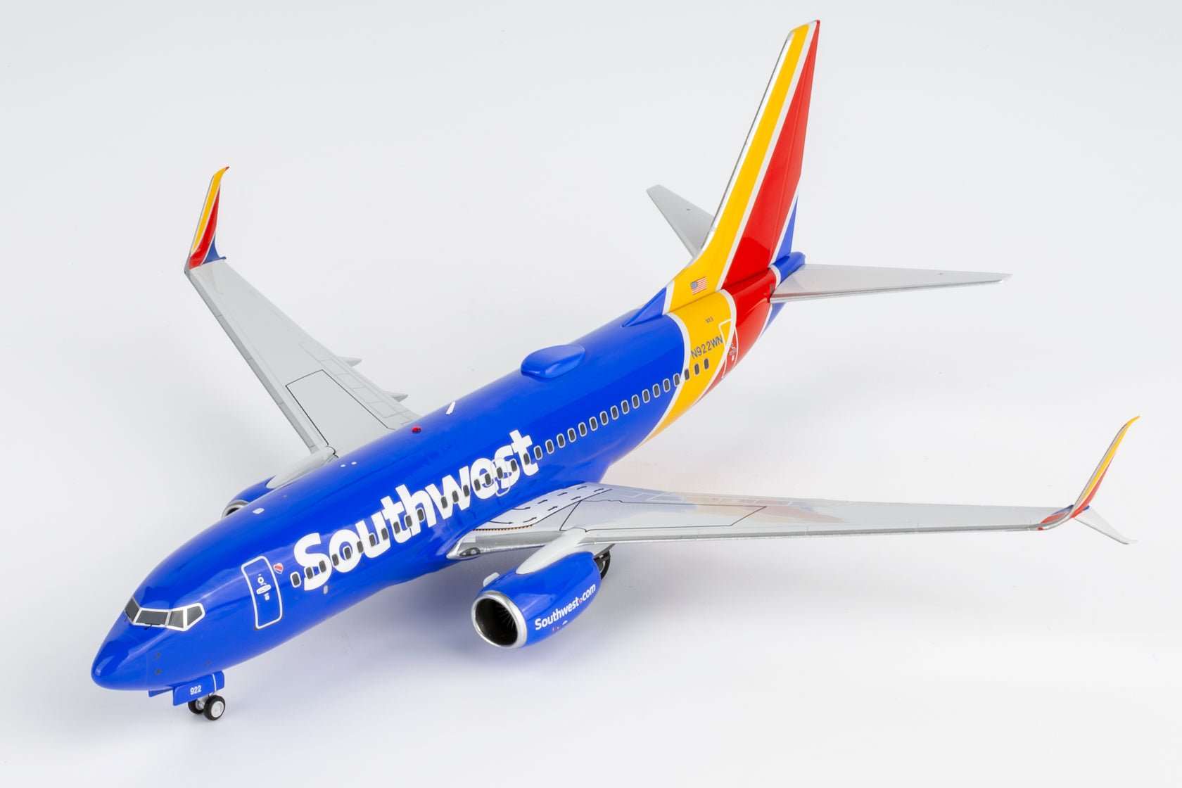 NG Models 05022 1:200 Southwest Airlines 737 - 700/w N922WN (heart livery; with scimitar winglets)
