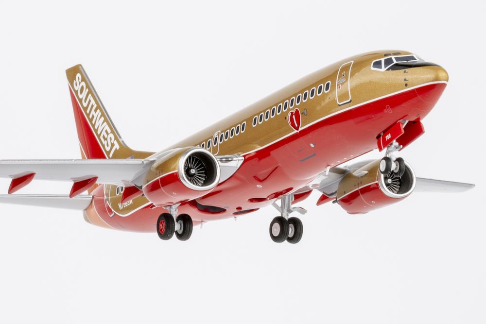 NG Models 05033 1:200 Southwest Airlines 737 - 700 N758SW (Mustard rocket livery)