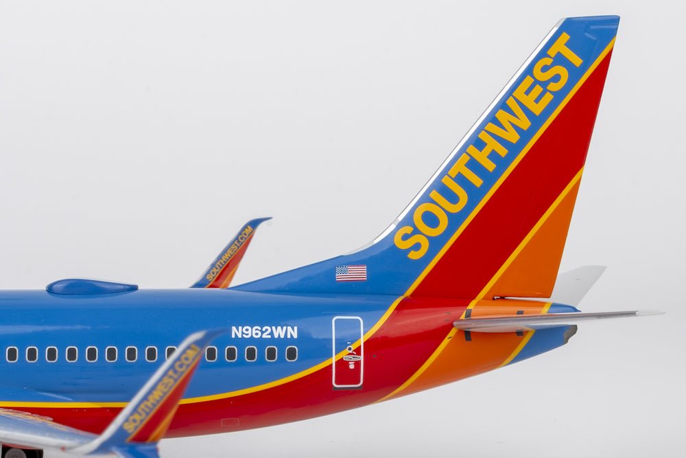 NG Models 05037 1:200 Southwest Airlines 737 - 700/w N962WN (Canyon blue livery)