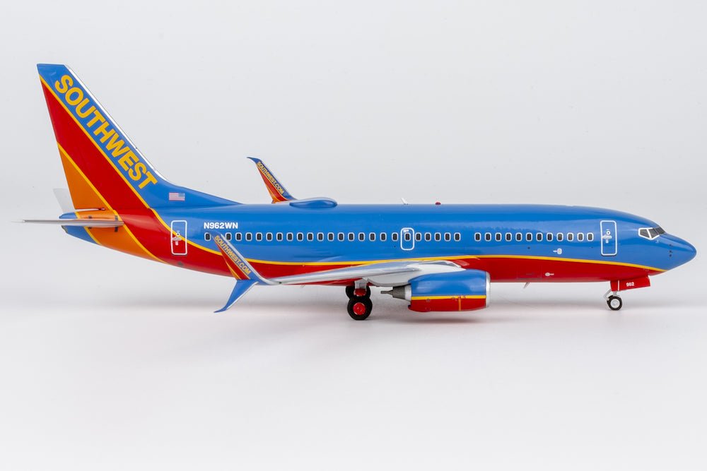 NG Models 05037 1:200 Southwest Airlines 737 - 700/w N962WN (Canyon blue livery)