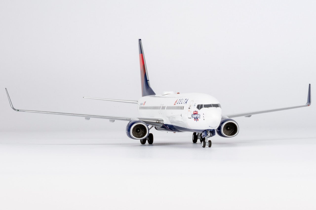 NG Models 08062 1:200 Delta Air Lines 737 - 800/w N3746H (Atlanta Braves' World Champions)
