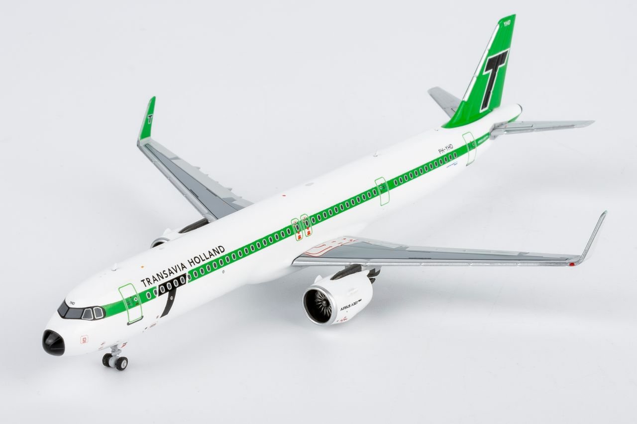 NG Models 13139 1:400 Transavia A321neo PH - YHD (1960s Retro colors)