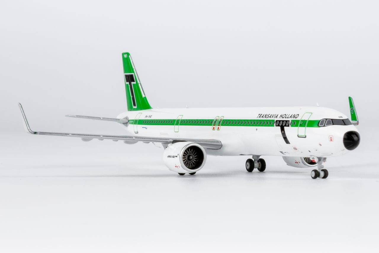 NG Models 13139 1:400 Transavia A321neo PH - YHD (1960s Retro colors)