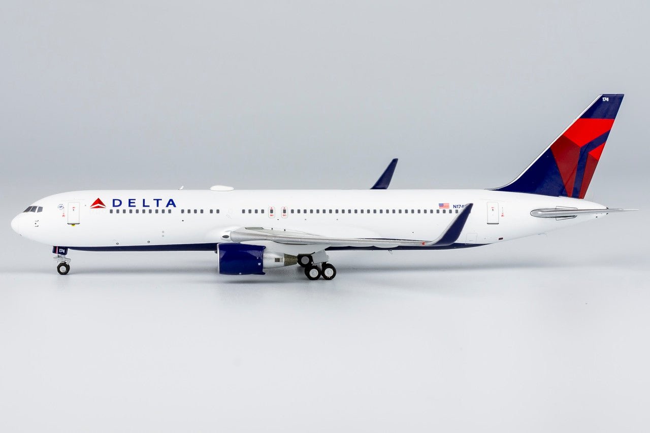 NG Models 17001 1:400 Delta Air Lines 767 - 300ER/w N174DN