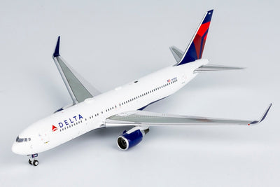 NG Models 17002 1:400 Delta Air Lines 767 - 300ER/w N173DZ (with CF6 engines)