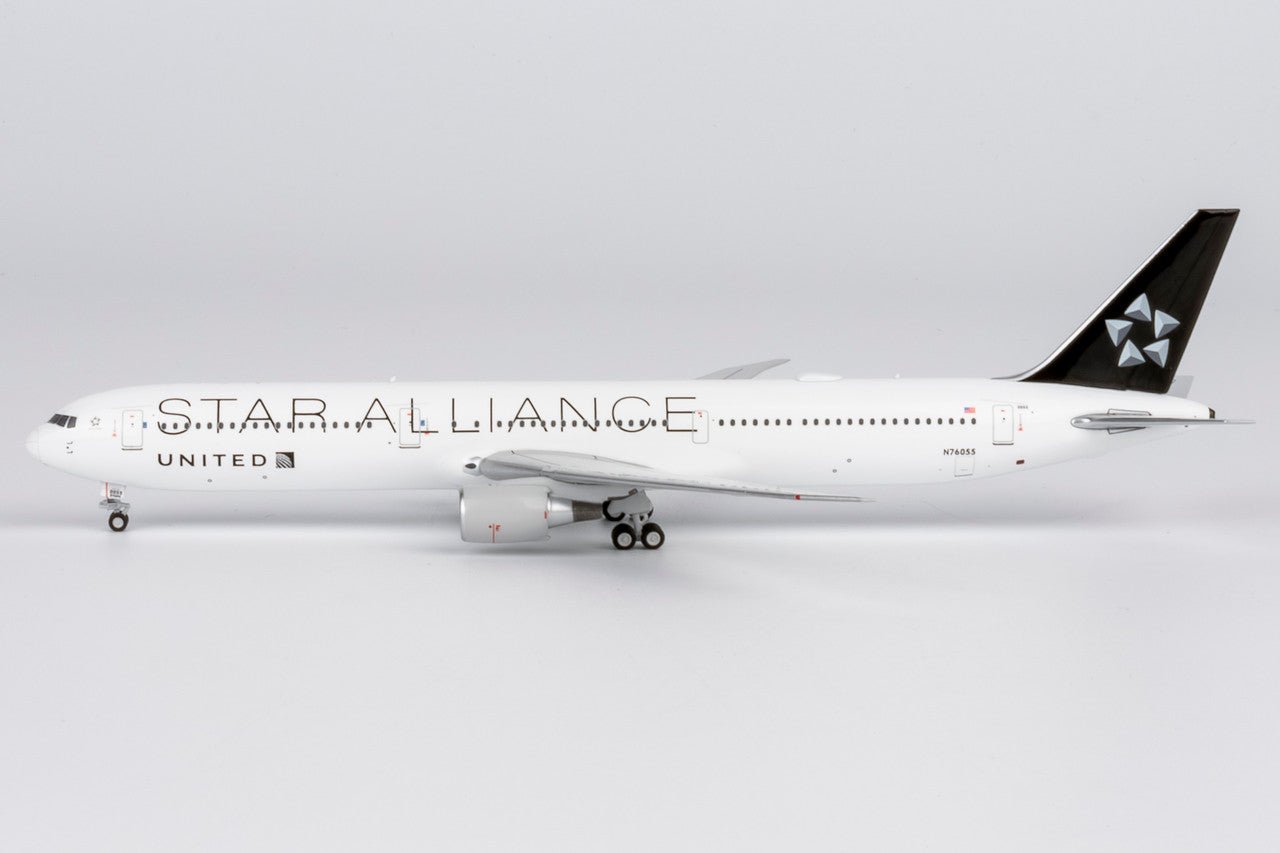 NG Models 18002 1:400 United Airlines 767 - 400ER N76055 (Star Alliance livery)
