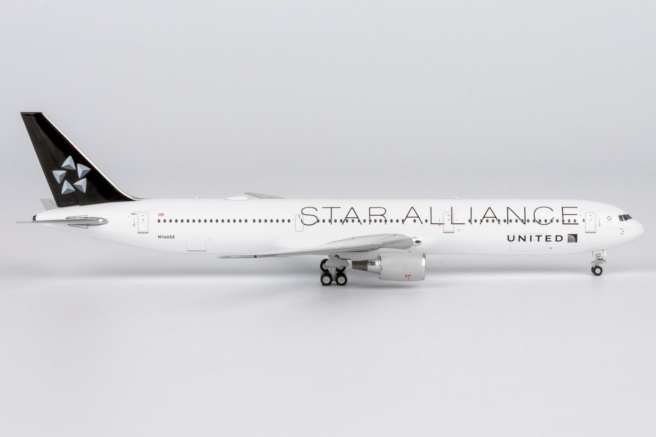 NG Models 18002 1:400 United Airlines 767 - 400ER N76055 (Star Alliance livery)