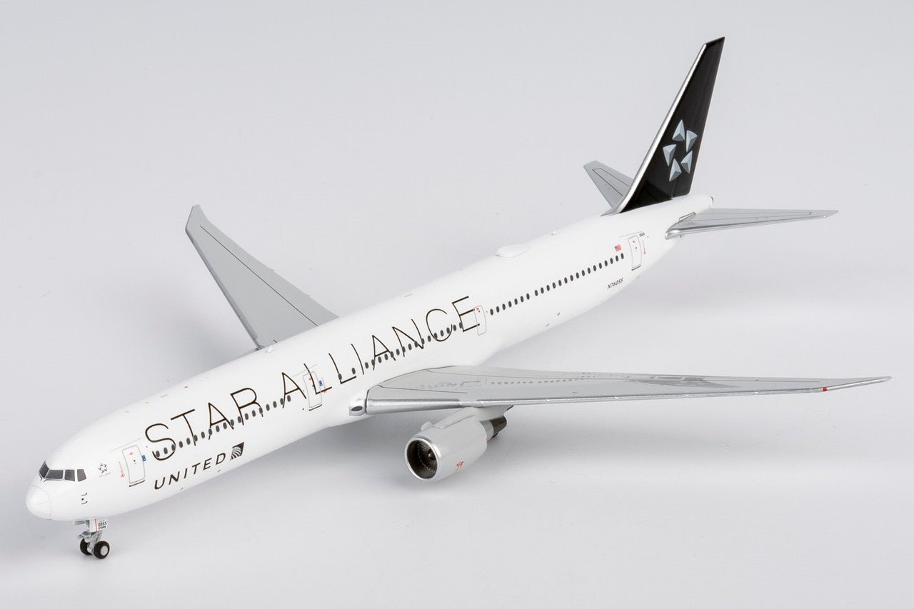 NG Models 18002 1:400 United Airlines 767 - 400ER N76055 (Star Alliance livery)