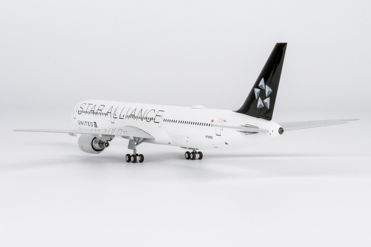 NG Models 18002 1:400 United Airlines 767 - 400ER N76055 (Star Alliance livery)