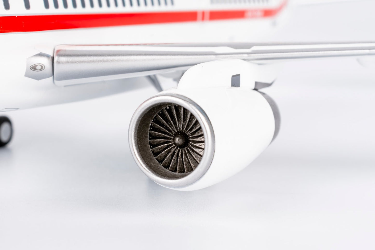 NG Models 42040 1:200 Honeywell Aviation Services 757 - 200 N757HW (old livery; with test engine "RB11")