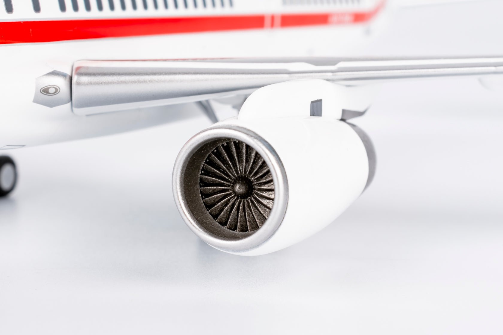 NG Models 42040 1:200 Honeywell Aviation Services 757 - 200 N757HW (old livery; with test engine "RB11")