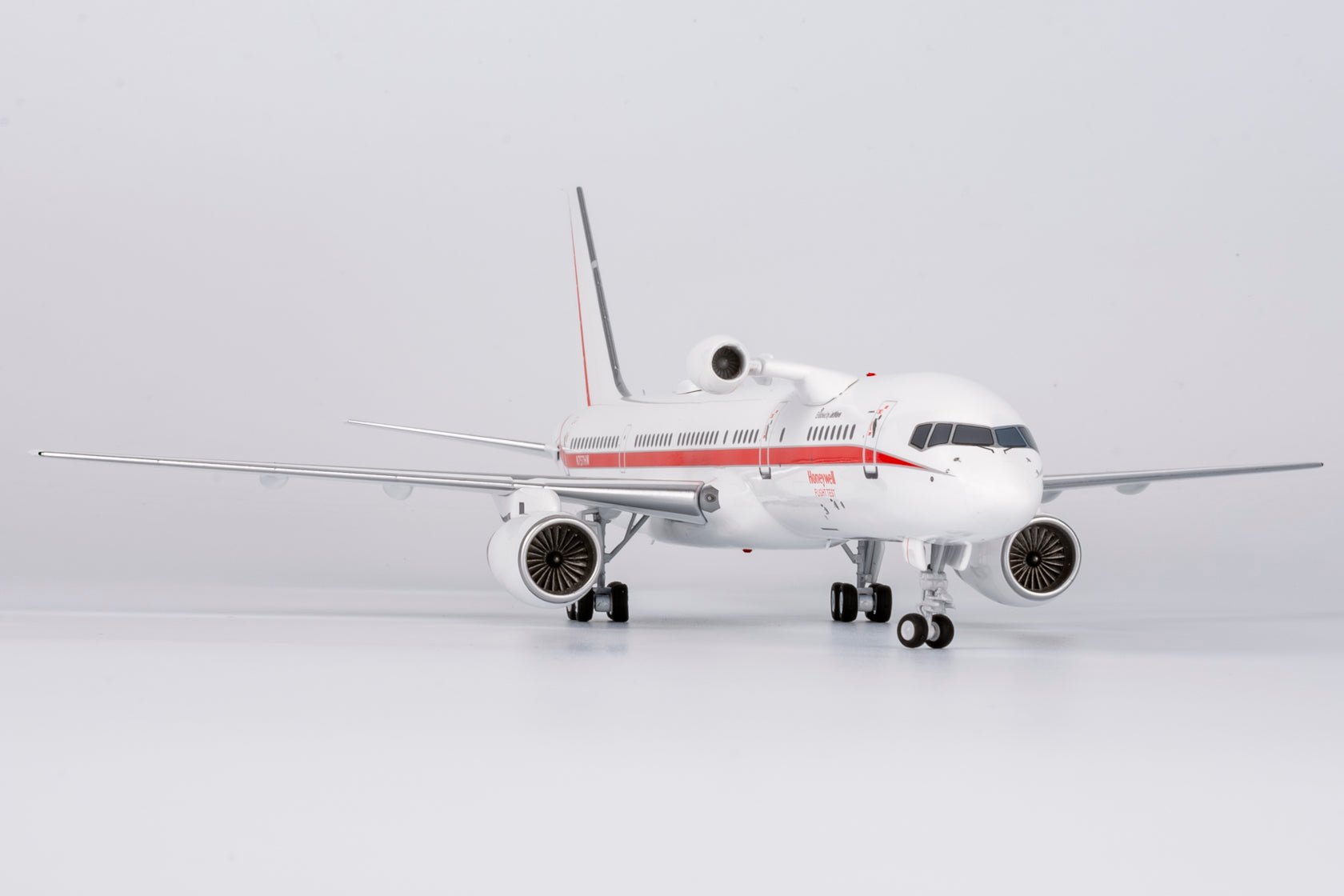 NG Models 42040 1:200 Honeywell Aviation Services 757 - 200 N757HW (old livery; with test engine "RB11")