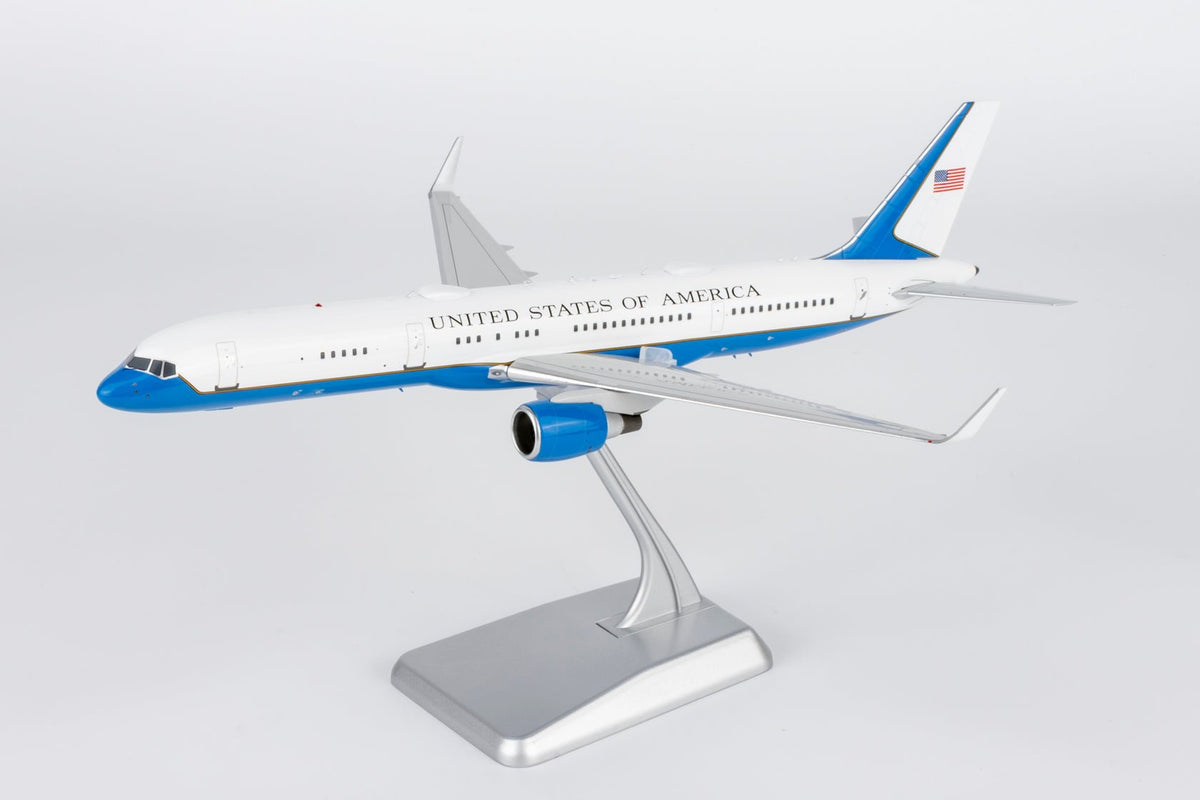 NG Models 42041 1:200 United States - US Air Force (USAF) C - 32A (757 - 200) 98 - 0001 (equipped with PW2040 engines)