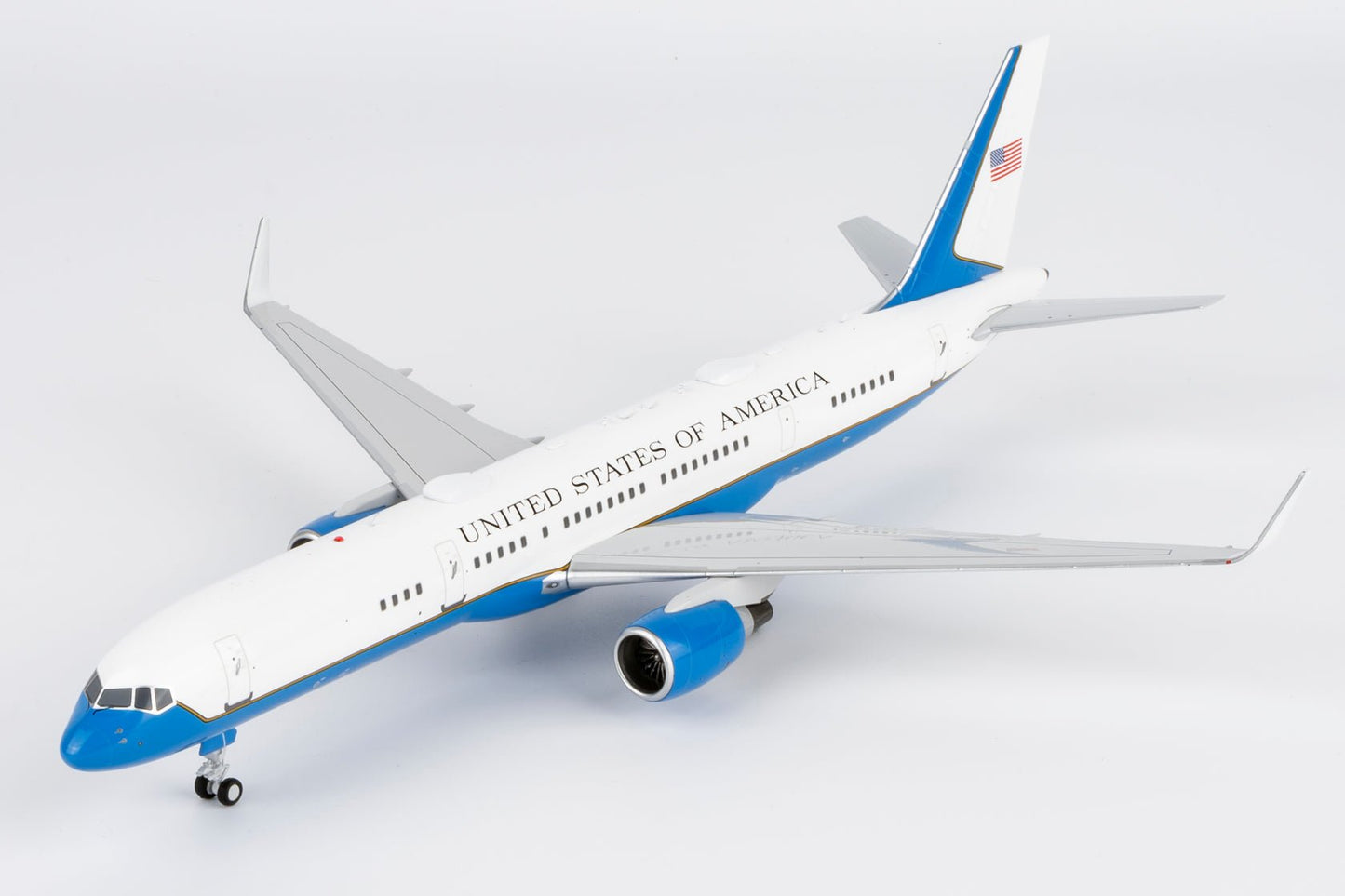 NG Models 42042 1:200 United States - US Air Force (USAF) C - 32A (757 - 200) 19 - 0018 (equipped with PW2040 engines)