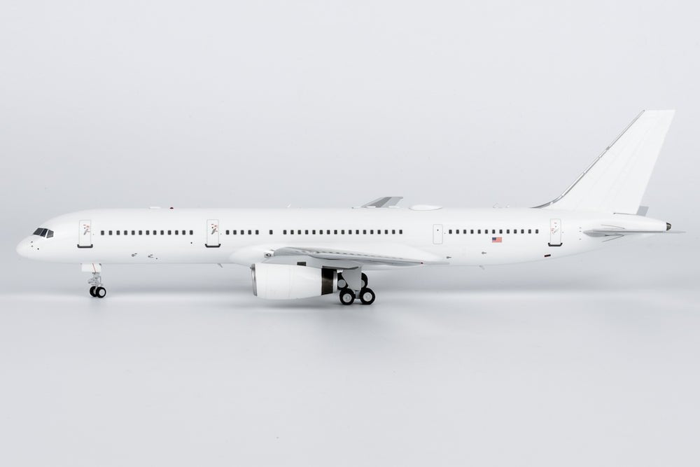 NG Models 42043 1:200 USA - Air Force C - 32B (757 - 200) 00 - 9001