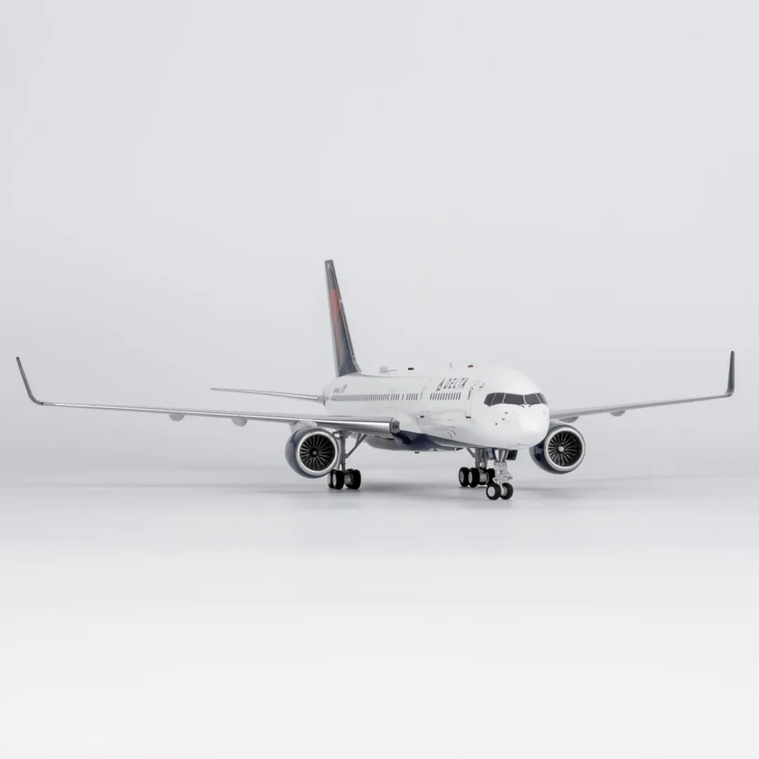 NG Models 42055 1:200 Delta Air Lines 757 - 200/w N696DL