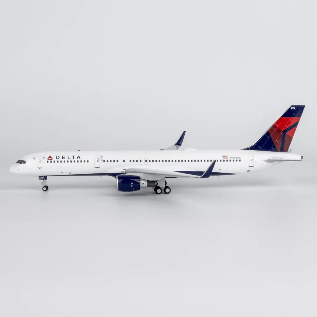 NG Models 42055 1:200 Delta Air Lines 757 - 200/w N696DL
