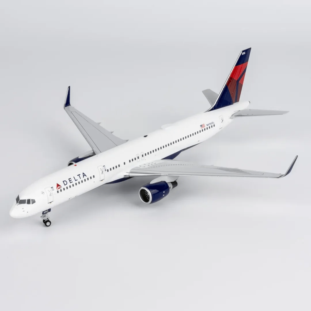 NG Models 42055 1:200 Delta Air Lines 757 - 200/w N696DL