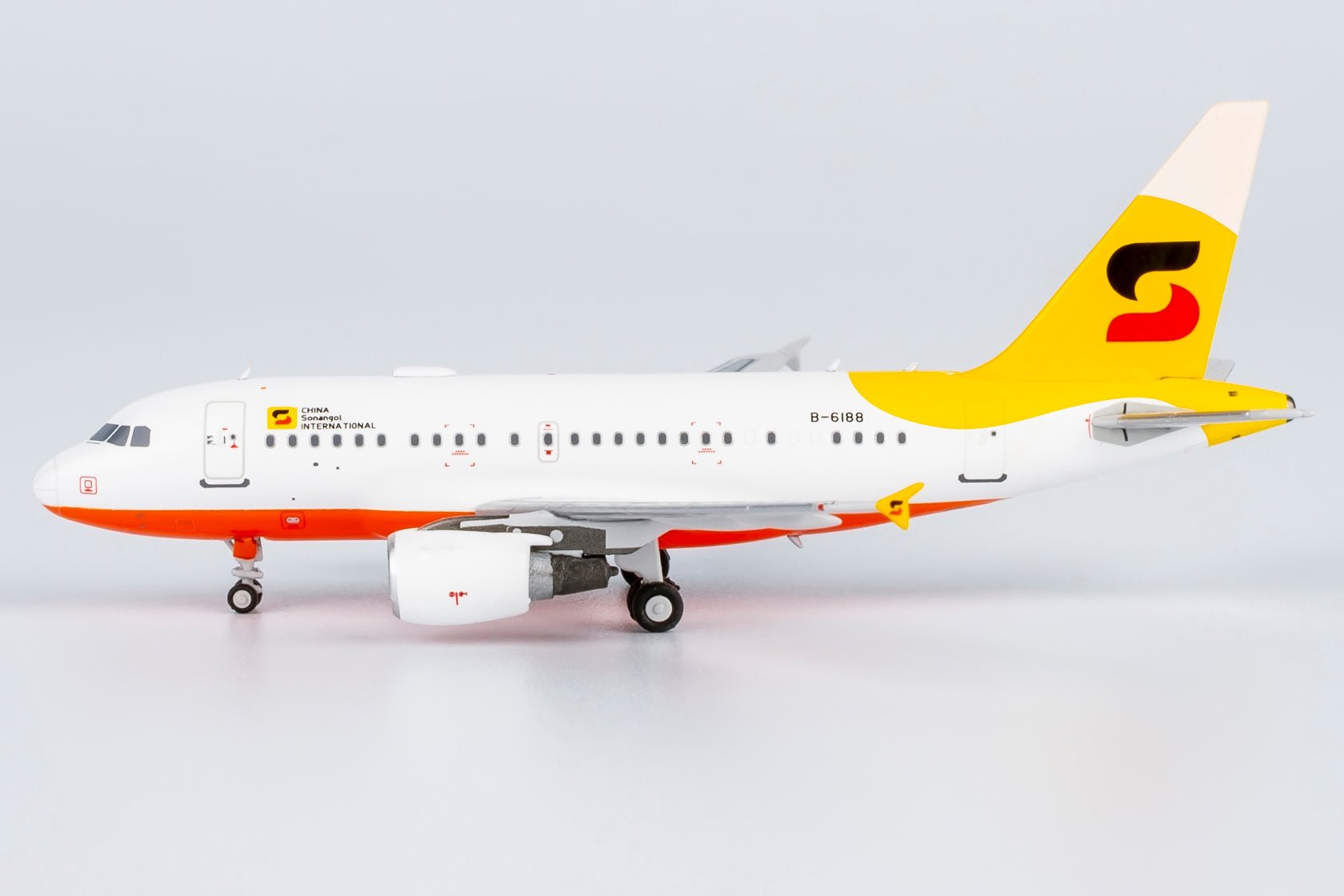 NG Models 48015 1:400 China Sonangol International (Air China) ACJ318 B - 6188 (with "Air China)
