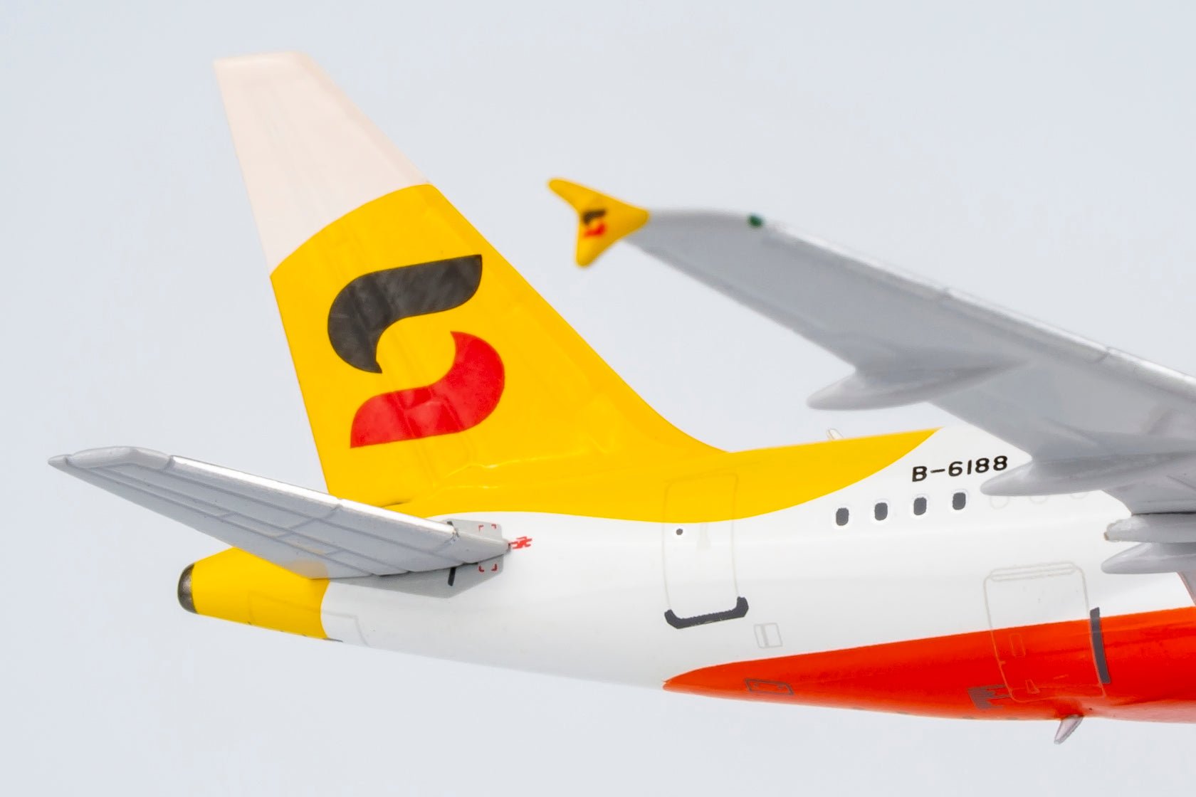 NG Models 48015 1:400 China Sonangol International (Air China) ACJ318 B - 6188 (with "Air China)