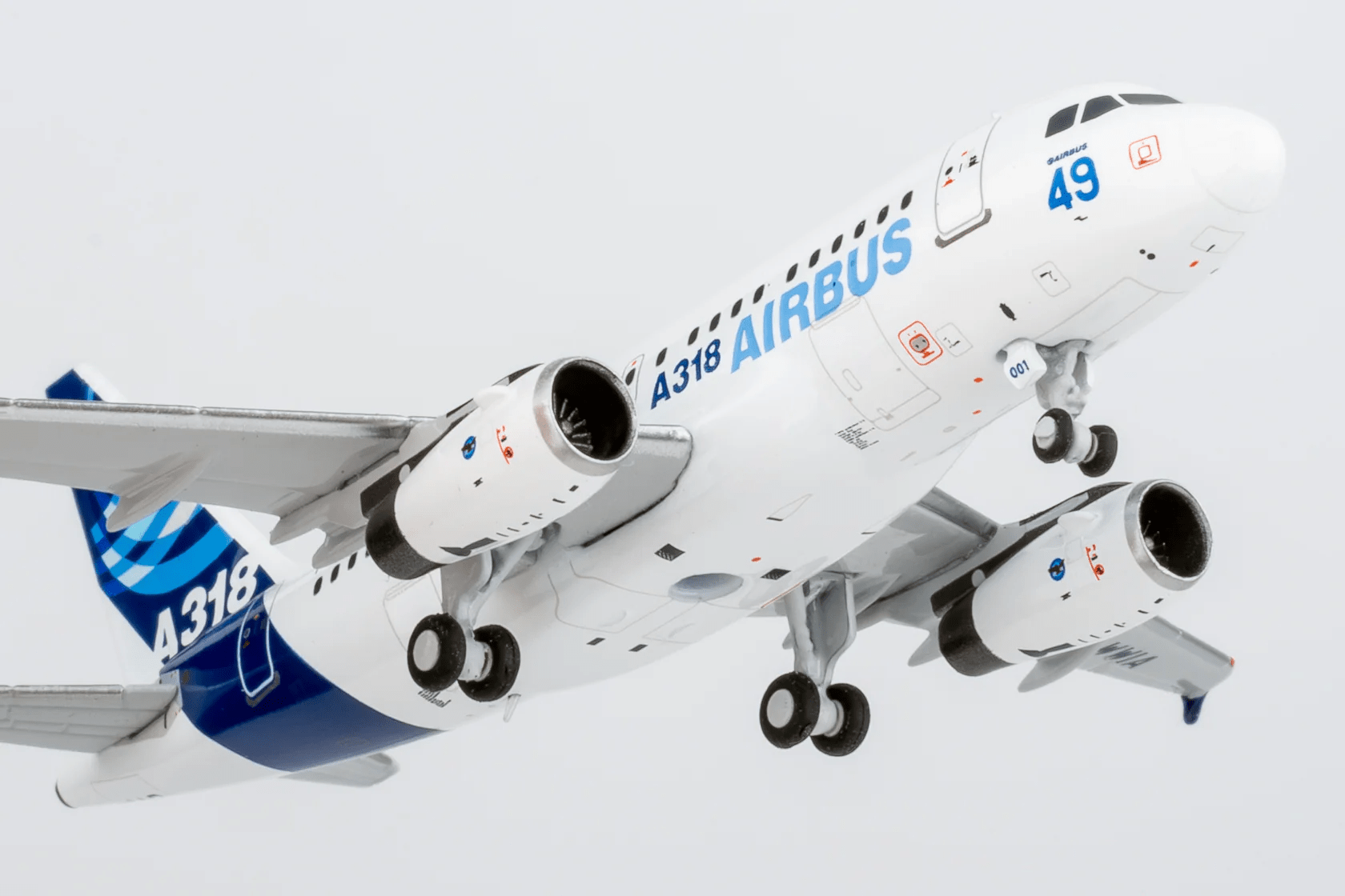 NG Models 48033 1:400 Airbus Industrie A318 - 100 F - WWIA (current colors; with No.49 for PAS 2005)