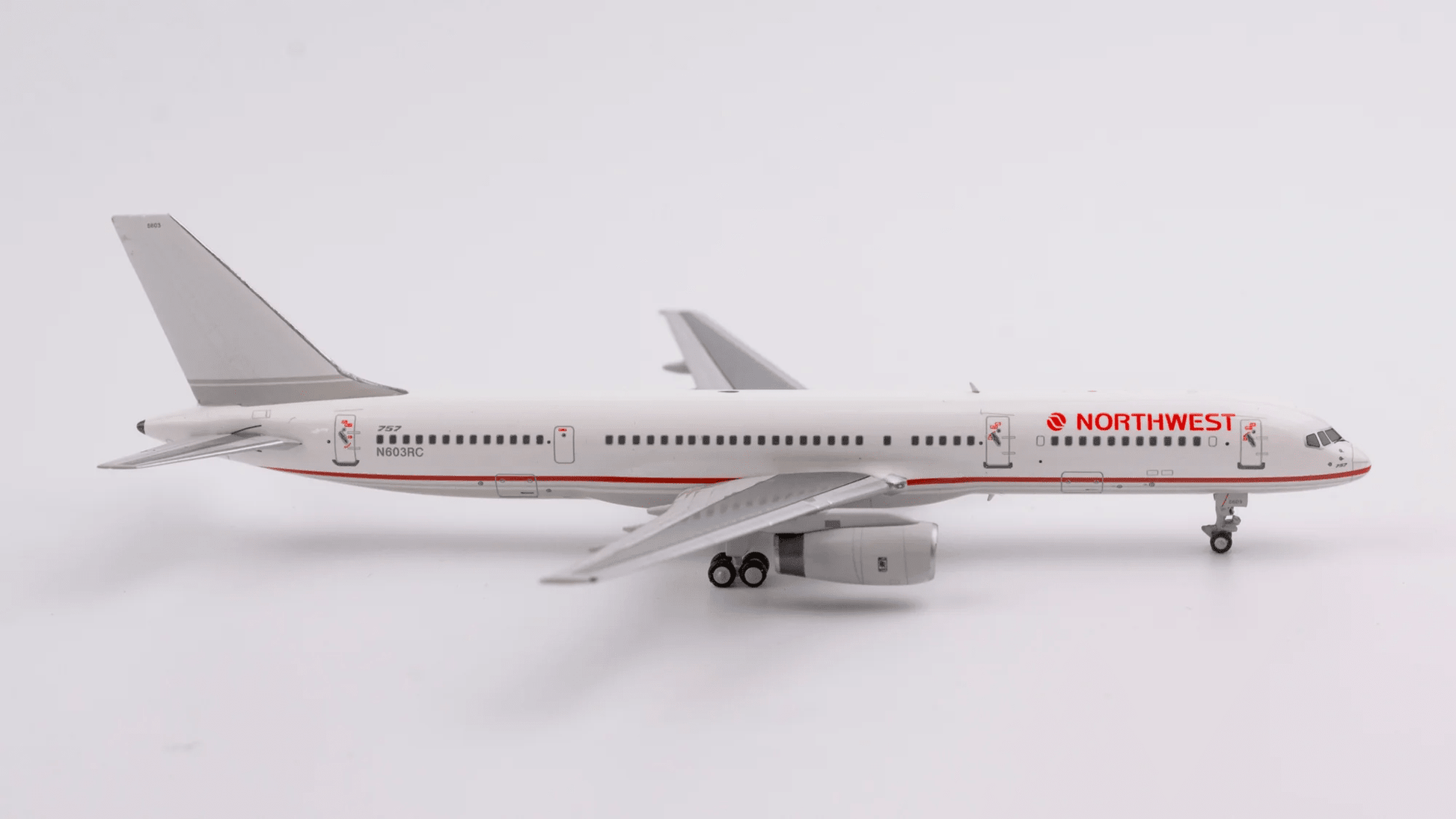 NG Models 53031 1:400 Northwest Airlines 757 - 200 N603RC (Republic scheme)