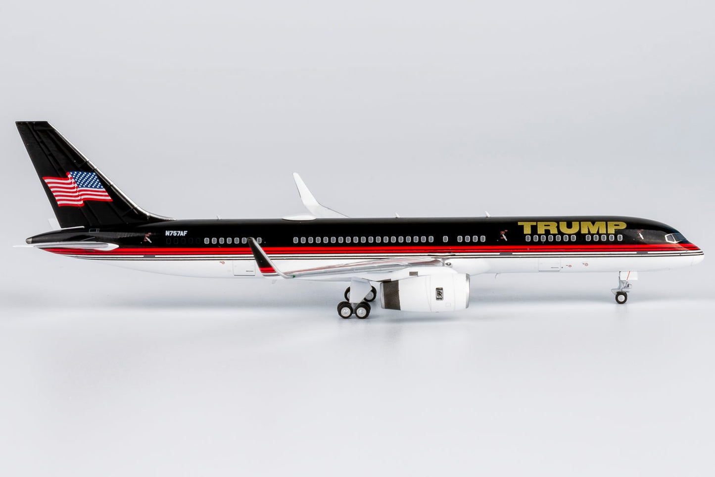 NG Models 53208 1:400 The Trump Organization 757 - 200/w N757AF (with national flag on tail)
