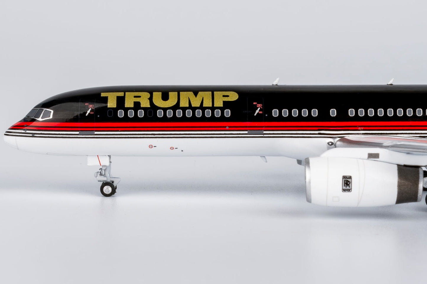 NG Models 53208 1:400 The Trump Organization 757 - 200/w N757AF (with national flag on tail)