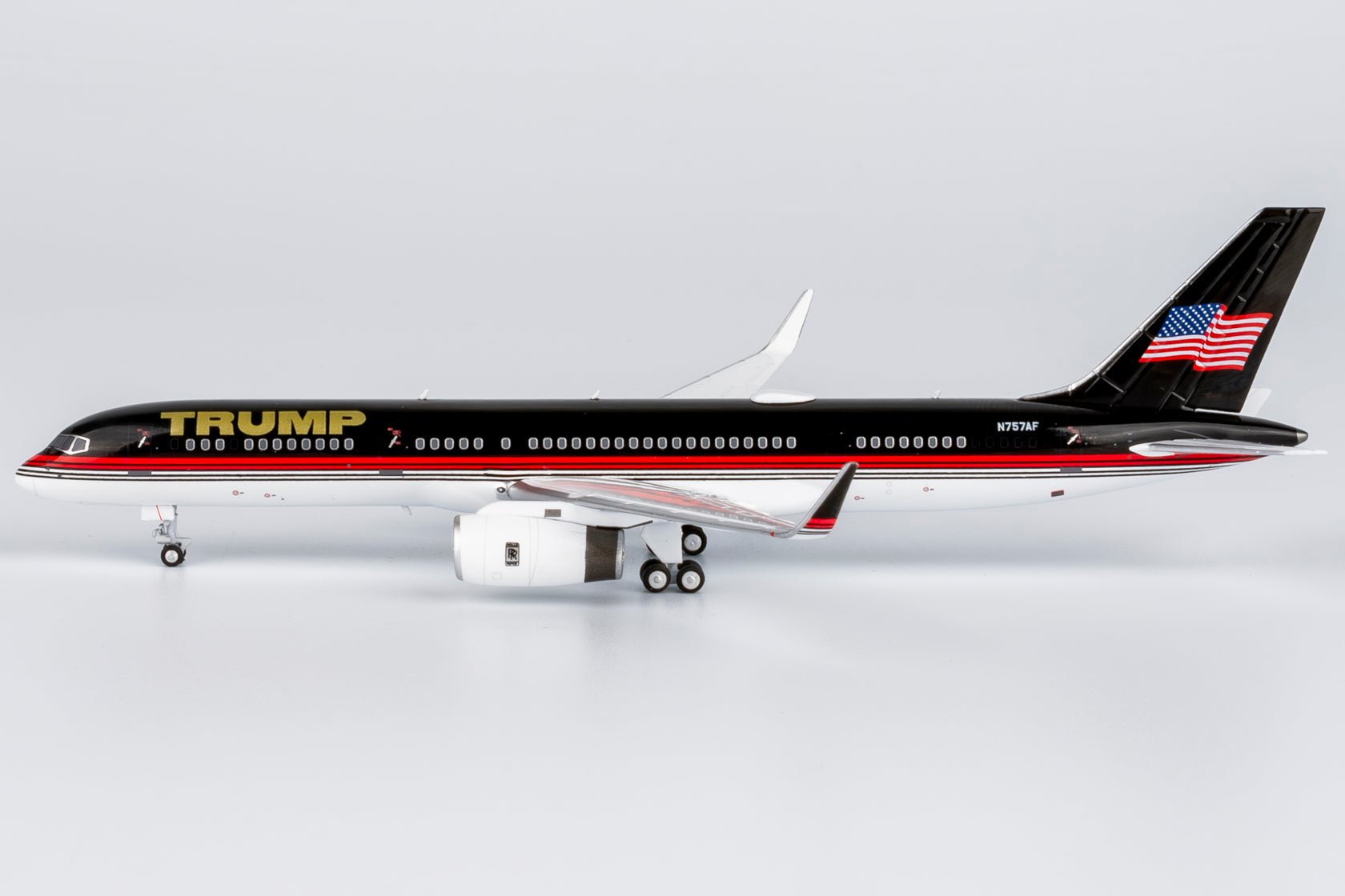 NG Models 53208 1:400 The Trump Organization 757 - 200/w N757AF (with national flag on tail)