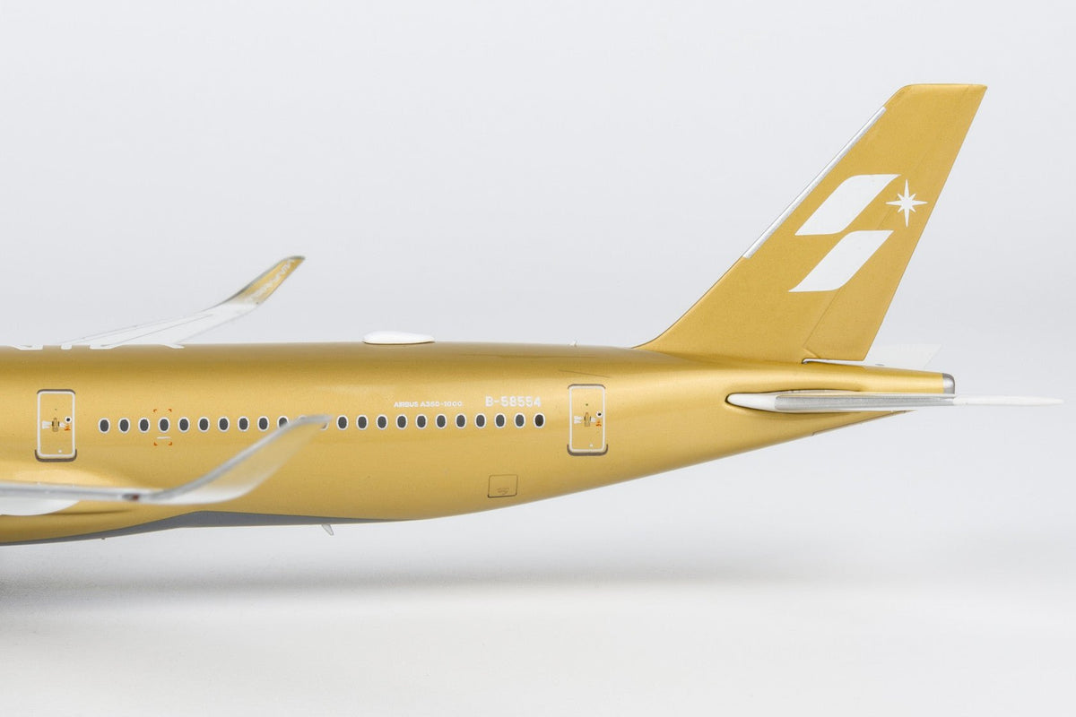 NG Models 57048 1:400 Starlux Airlines A350-1000 B-58554 (Airsorayama Golden)