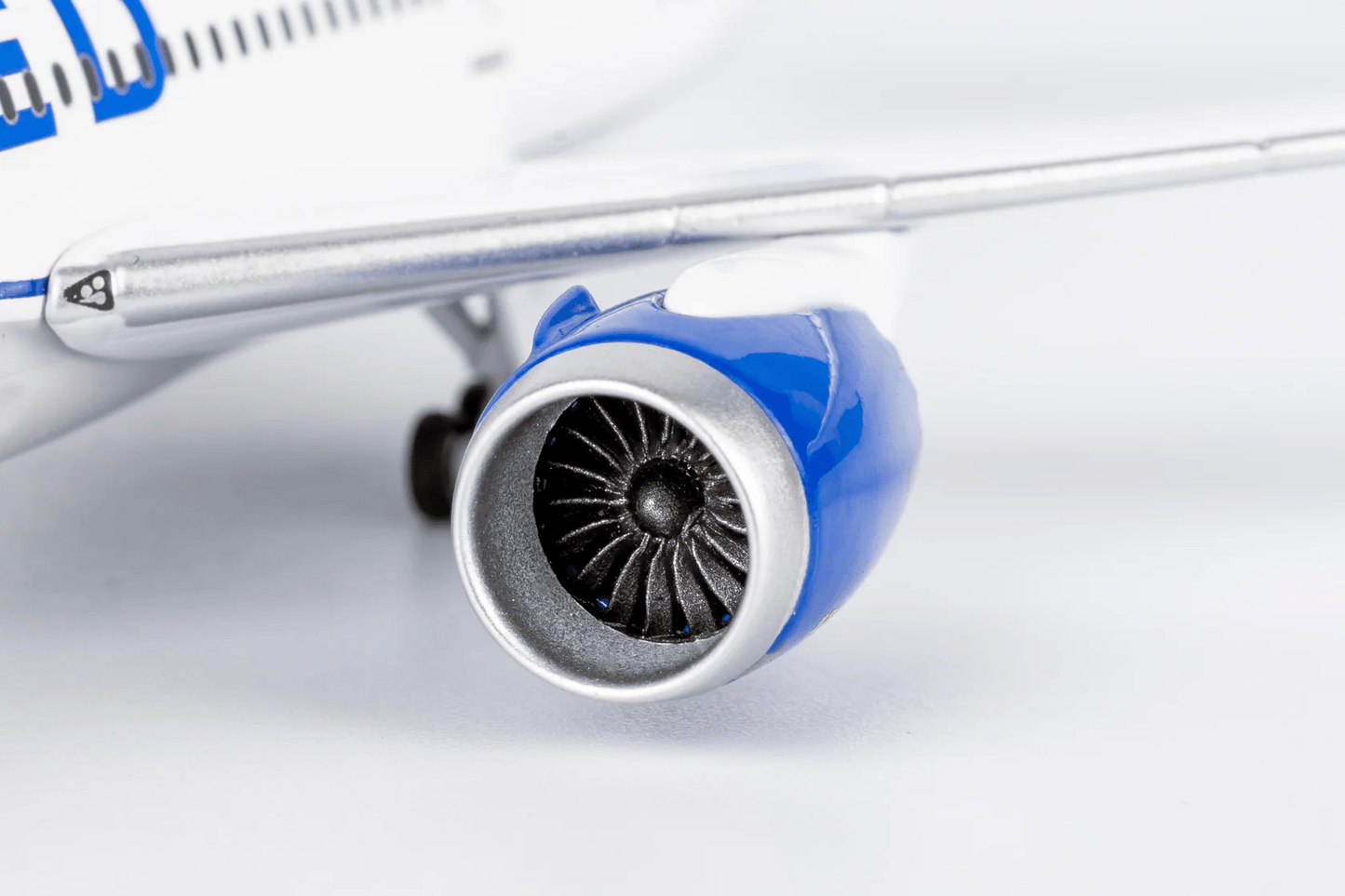 NG Models 59033 1:400 United Airlines 787 - 8 N30913 (Blue Evolution c/s)