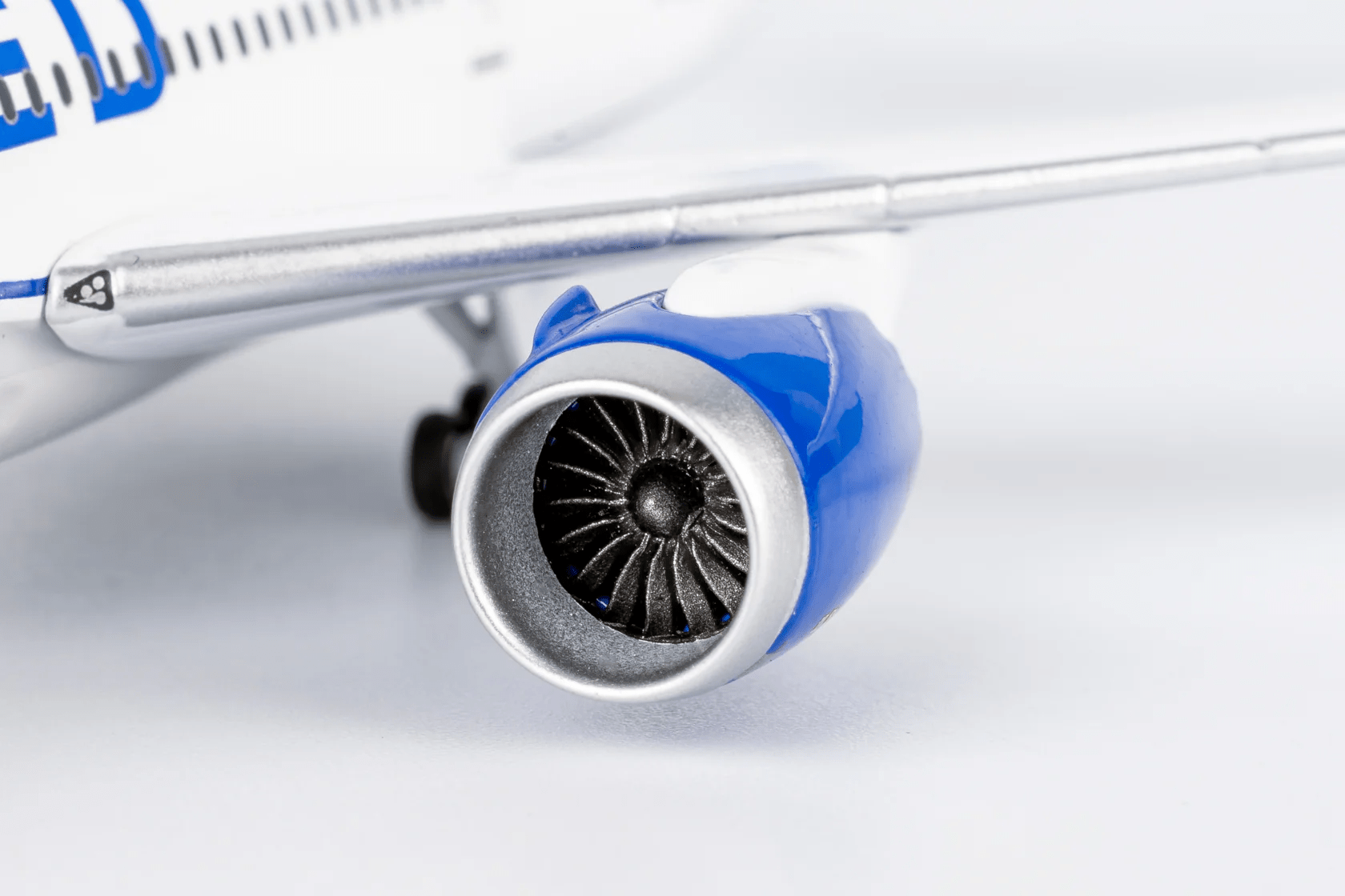 NG Models 59033 1:400 United Airlines 787 - 8 N30913 (Blue Evolution c/s)