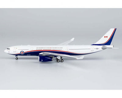 NG Models 61102 1:400 Government of Canada (Royal Canadian Air Force) CC - 330 Husky 330002
