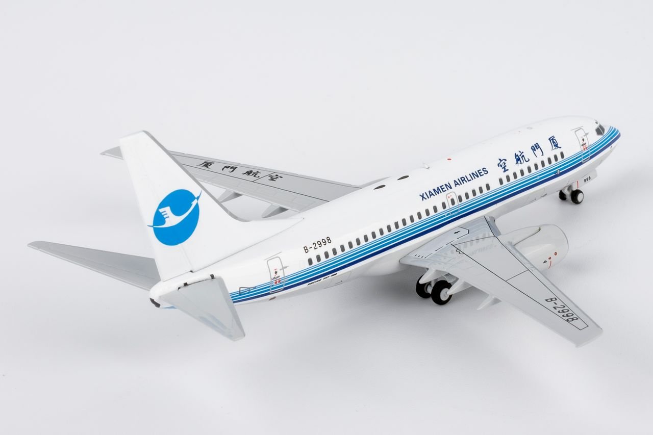 NG Models 64138 1:400 Xiamen Airlines 737 - 700 B - 2998 (classic colors; Xiamen Airlines' first 737 - 700)