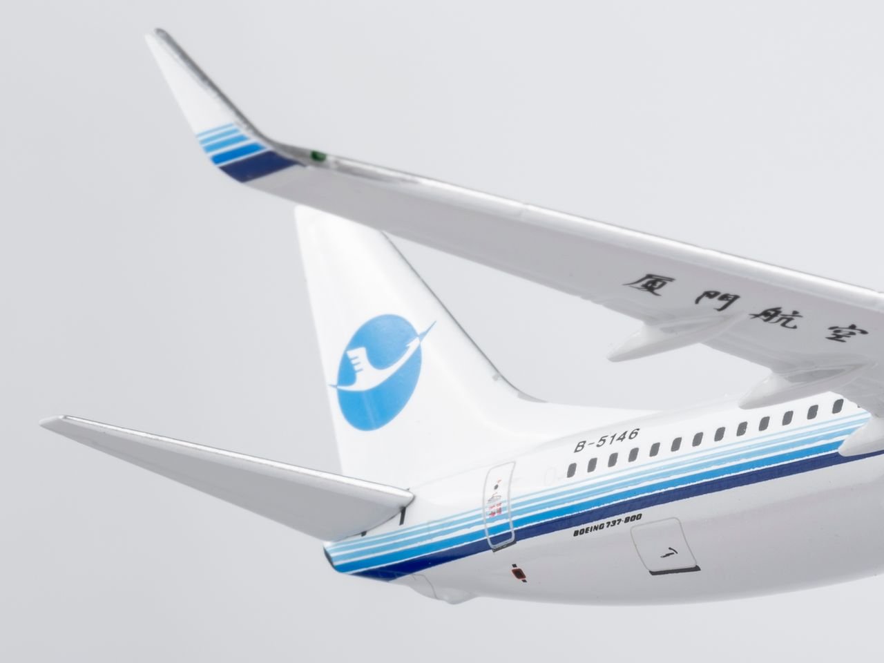 NG Models 64155 1:400 Xiamen Airlines 737 - 800/w B - 5146 (revised classics colors; Xiamen Airlines' first 737 - 800)