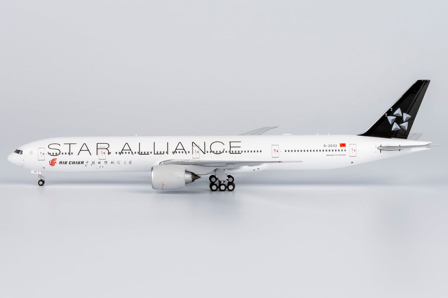 NG Models 73060 1:400 Air China 777 - 300ER B - 2032 (Star Alliance)