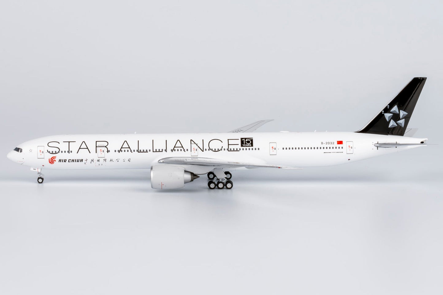 NG Models 73062 1:400 Air China 777 - 300ER B - 2032 (Star Alliance; with 15 years anniversary sticker)