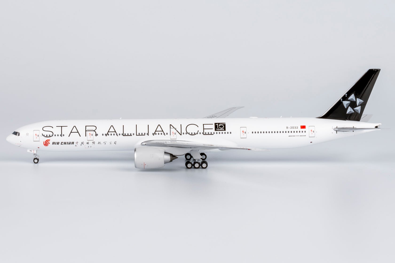 NG Models 73062 1:400 Air China 777 - 300ER B - 2032 (Star Alliance; with 15 years anniversary sticker)