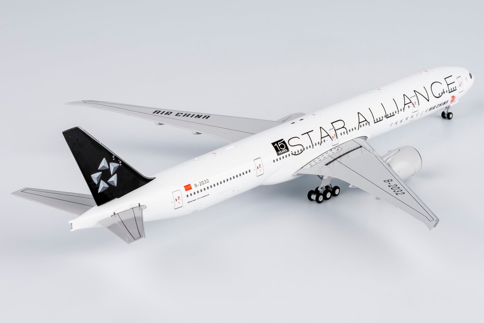 NG Models 73062 1:400 Air China 777 - 300ER B - 2032 (Star Alliance; with 15 years anniversary sticker)