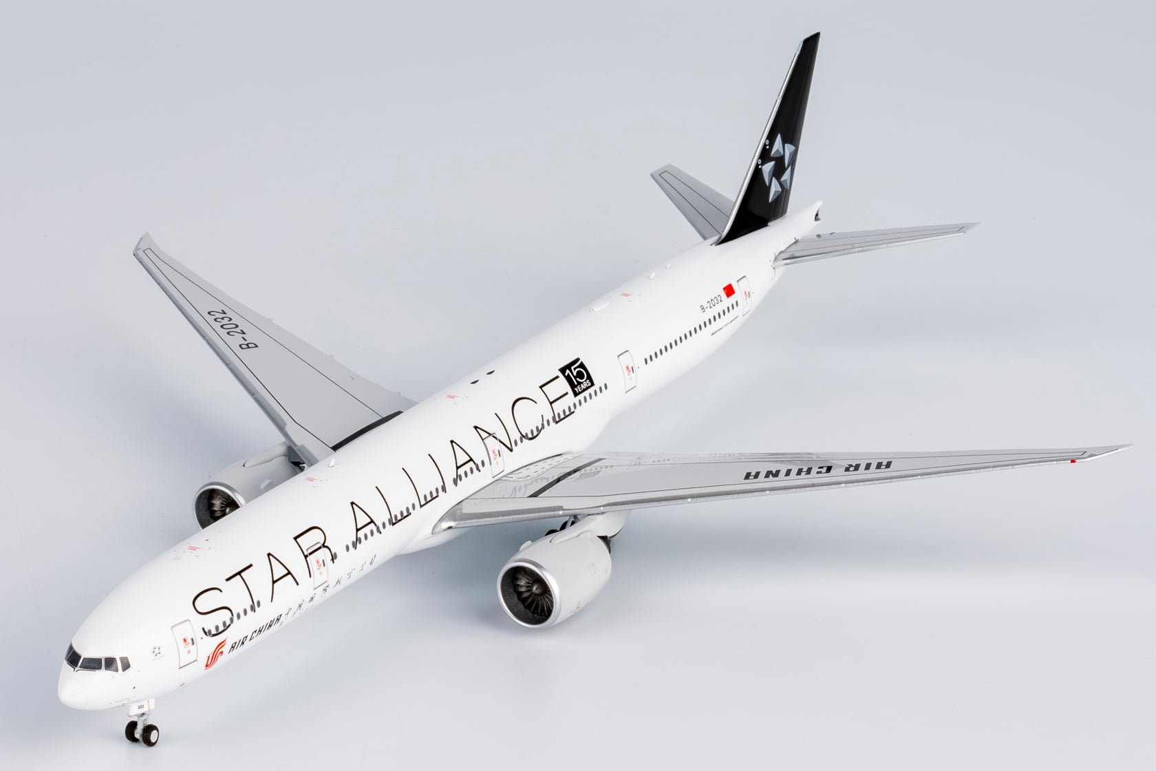 NG Models 73062 1:400 Air China 777 - 300ER B - 2032 (Star Alliance; with 15 years anniversary sticker)