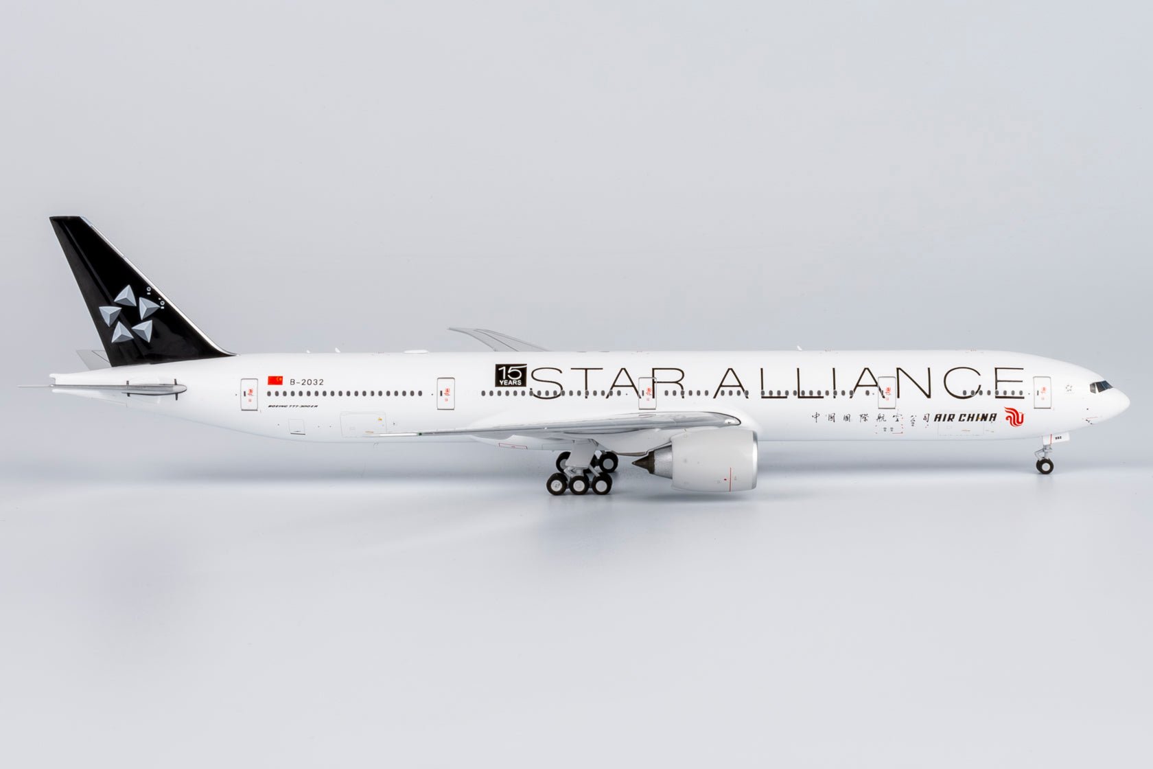NG Models 73062 1:400 Air China 777 - 300ER B - 2032 (Star Alliance; with 15 years anniversary sticker)