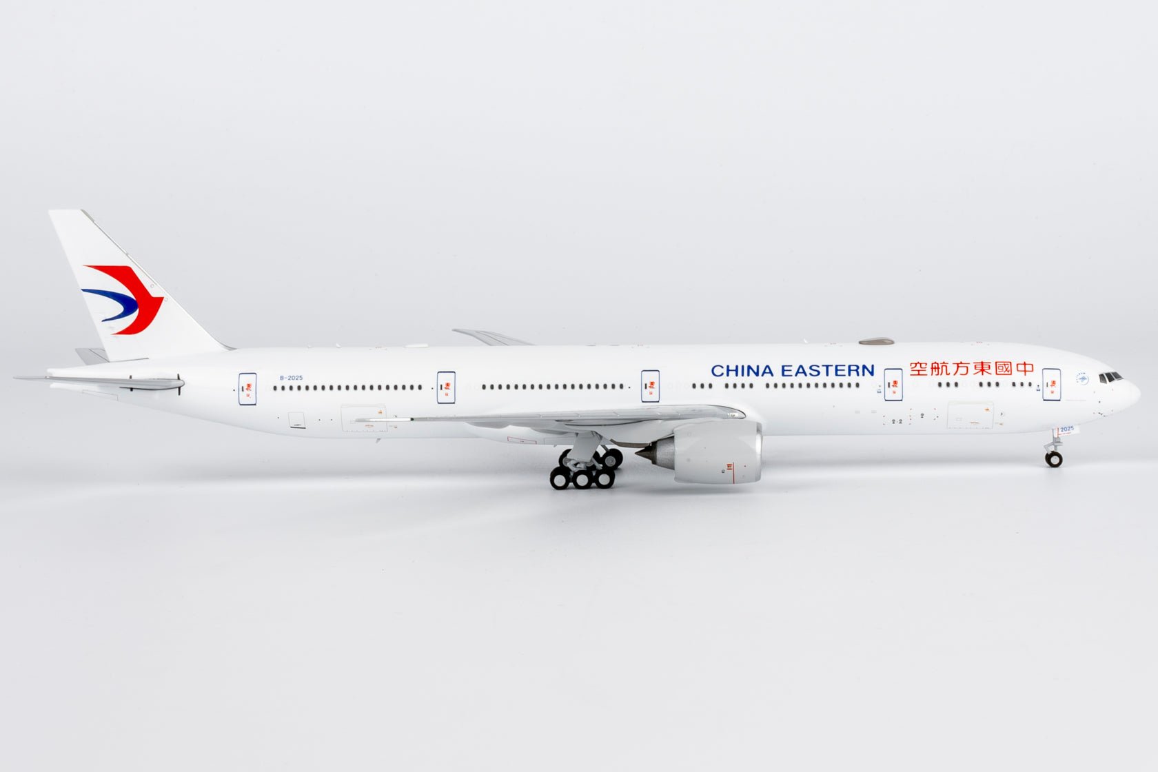 NG Models 73077 1:400 China Eastern Airlines 777 - 300ER B - 2025