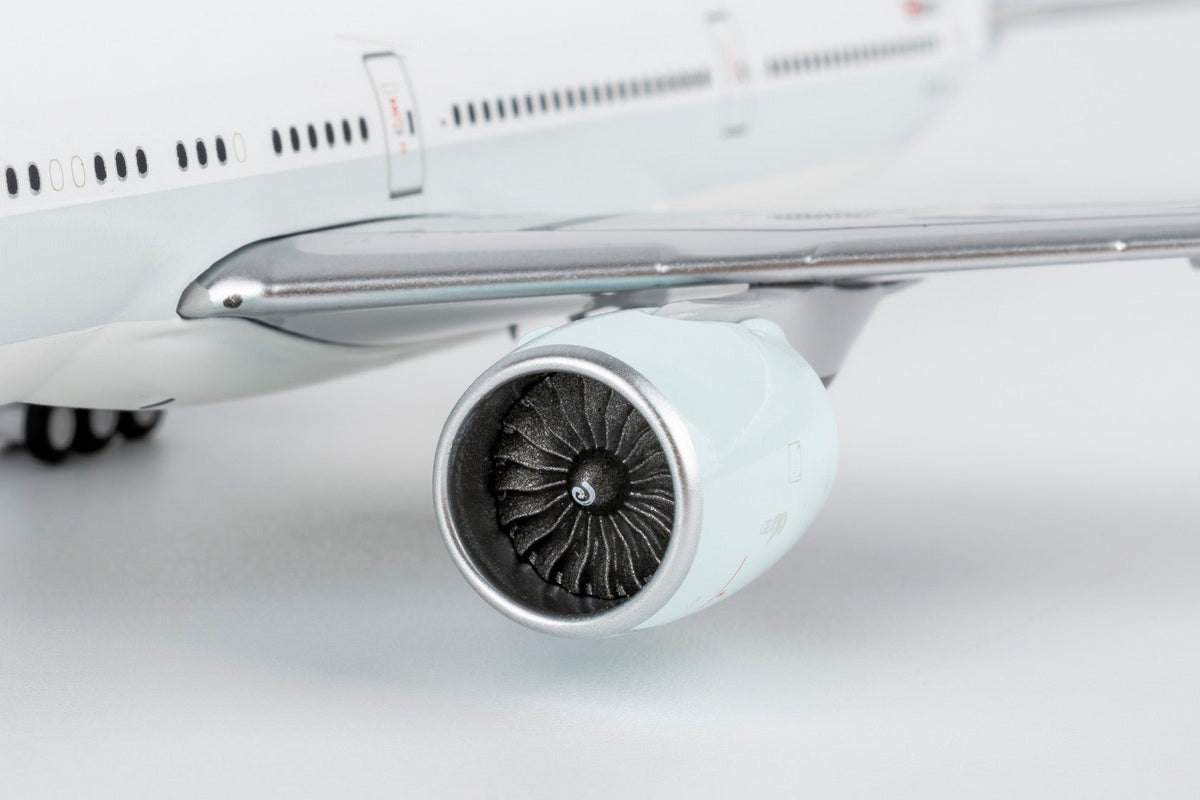 NG Models 73105 1:400 Cathay Pacific Airways 777-300ER B-KQO