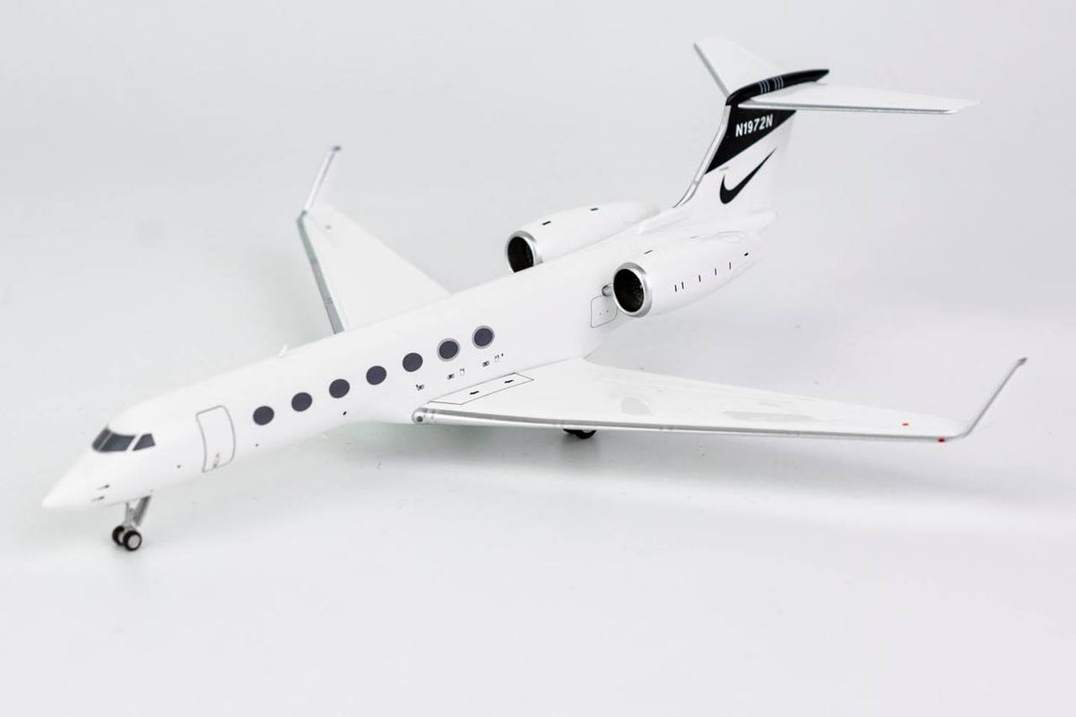 NG Models 75005 1:200 Nike Gulfstream G550 N1972N (white & black livery)