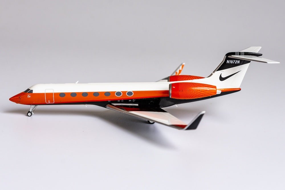NG Models 75007 1:200 Nike Gulfstream G550 N1972N (white, red, black livery)