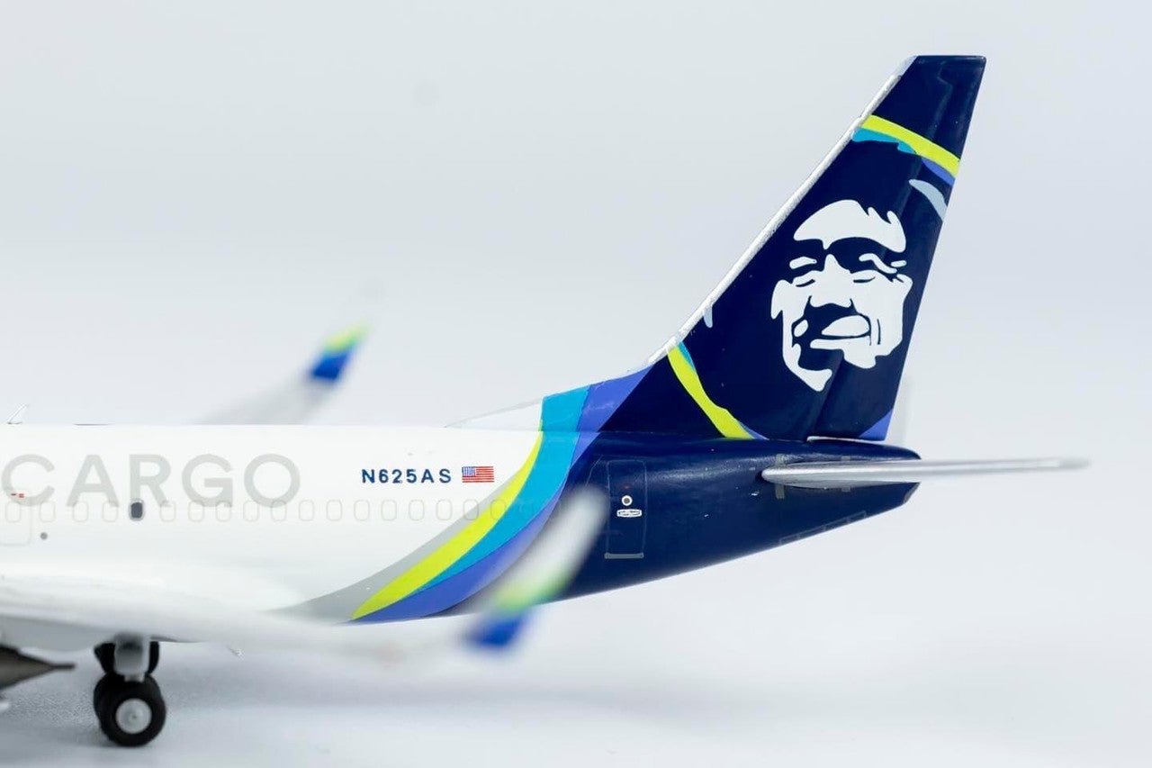 NG Models 77018 1:400 Alaska Air Cargo 737 - 700/w N625AS
