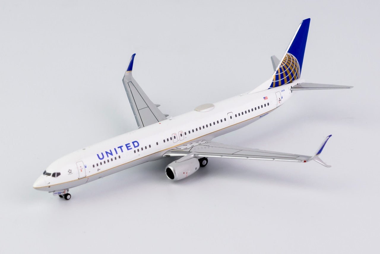 NG Models 79008 1:400 United Airlines 737 - 900ER/w N66828 (CO - UA merged livery; with scimitar winglets)